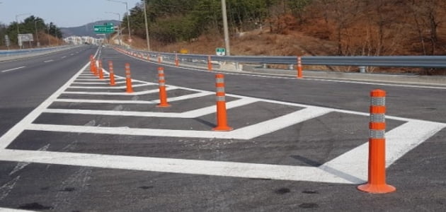 도로안전시설물 이젠 못으로 고정하지 않고 쉽게 접착제로 고정