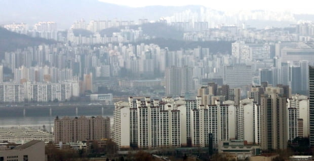 한은 집값 더 내려간다…부진 심해지면 금융시스템에도 악영향
