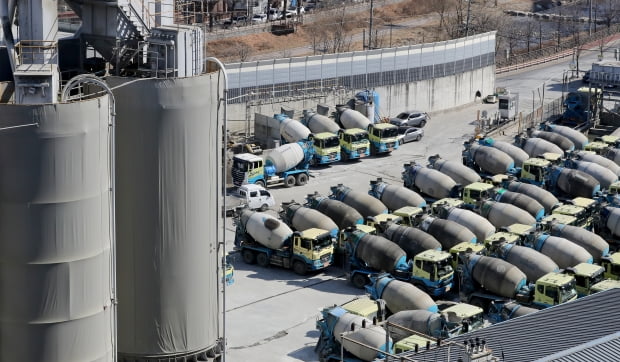 또 멈추는 건설 현장…시멘트 부족에 화물연대 파업 여파까지