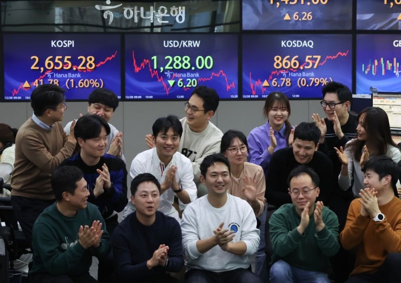 새해 첫 <b>주식</b>시장, 1<b>시간</b> 늦은 오전 10시에 <b>개장</b>