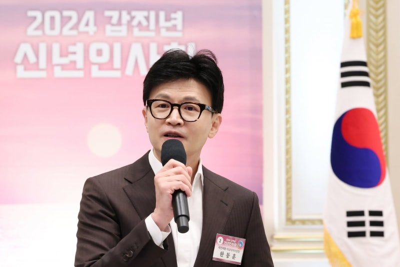 <b>한동훈</b> "<b>인재영입위원장</b> 직접 맡는다…좋은 분 오도록 앞장"