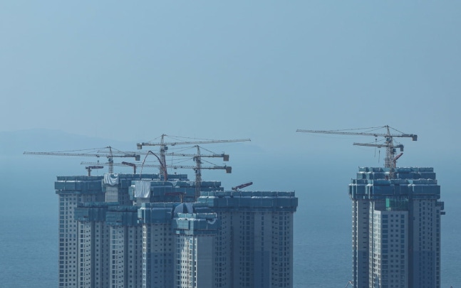 지난해 아파트 착공 13만 가구 그쳐…통계 작성 이래 최저