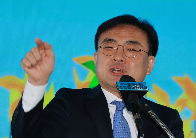 <b>조국신당</b> 영입 1호는 '무면허·음주' 신장식 변호사