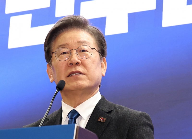 <b>이재명</b> "金, <b>채용비리</b> 소명 안돼 0점"…<b>김영주</b> "李 다급했나"