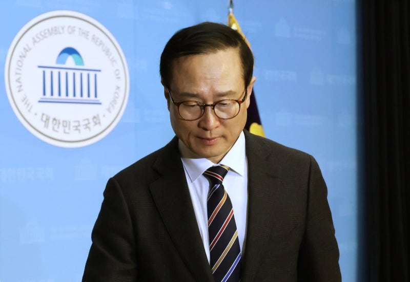 결국 민주당 떠나는 <b>홍영표</b>…"이재명 공천, 대국민 선전포고" 직격
