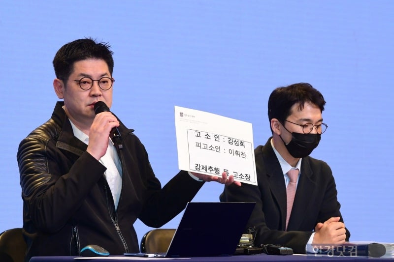 "이게 <b>오메가엑스</b>가 추행 증거로 낸 영상"…CCTV 공개 '파장'