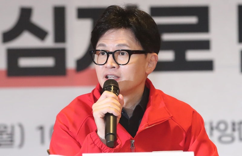 <b>한동훈</b> "세 자녀 이상 가구, 자녀 대학 <b>등록금 면제</b> 추진"