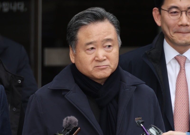 "입원 중" 소환 수차례 불응…<b>허영인</b> SPC 회장, 병원서 '<b>체포</b>' [종합]