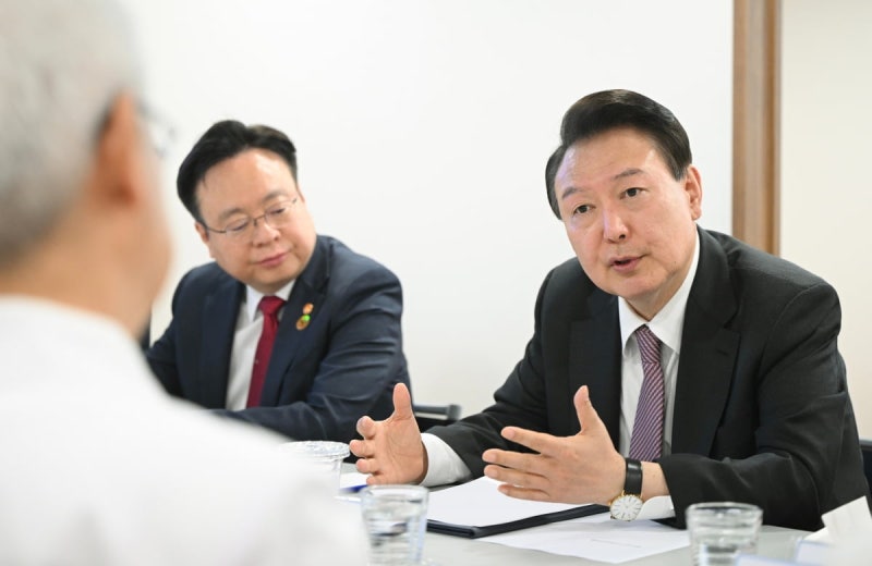 윤 <b>대통령</b> "의료개혁, 국민·의료인 어느 한쪽 희생 강요 아냐"