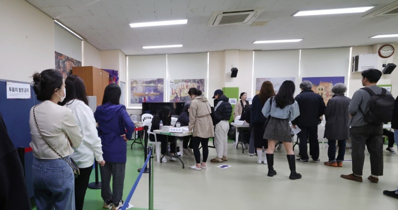<b>투표</b>율 오후 3시 현재 59.3%…前 총선보다 2.8%p↑
