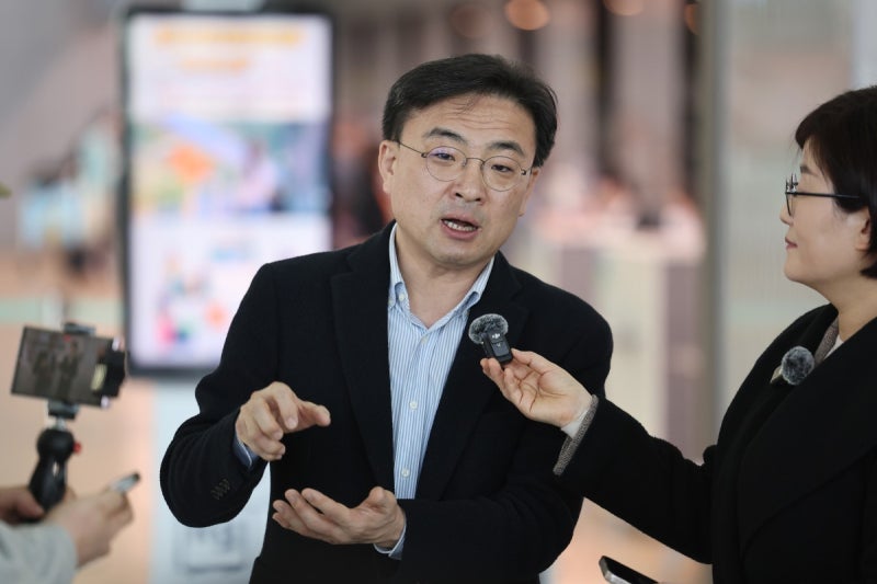 [단독] 조국혁신당 홈피서 '<b>신장식</b> 불륜 의혹' 게시글 논란