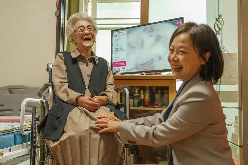 <b>LH</b>, 어버이날 맞아 임대<b>주택</b> 어르신에 꽃바구니 전달