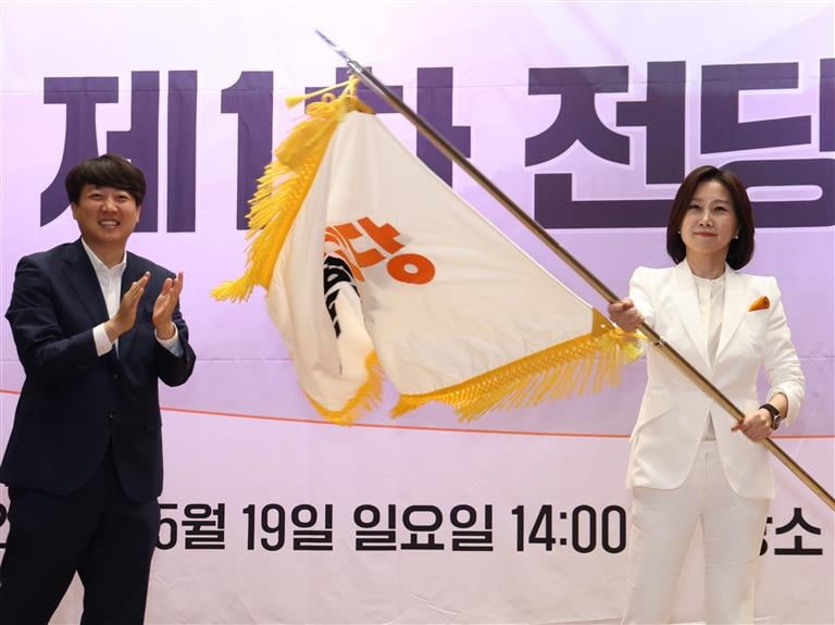 <b>개혁신당</b> 새 대표에 <b>허은아</b>…"젊은 <b>대통령</b> 탄생시키겠다"