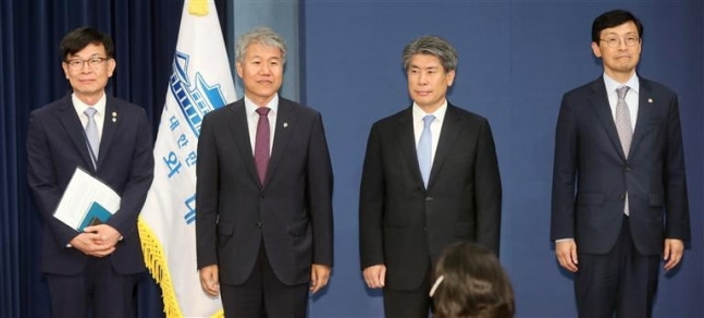 '집값 통계 조작'…문재인 정부 참모진 재판 오늘 시작