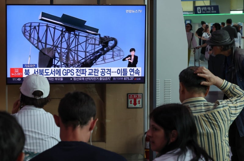 북한, <b>사흘</b> 연속 GPS 전파 <b>교란</b> 공격…"군사작전 제한 없어"