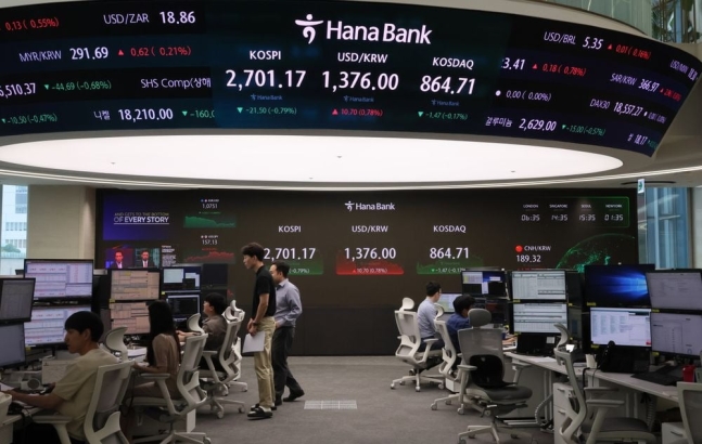 Hana Bank的總部交易室位於首爾Jung -Gu。照片= yonhap新聞