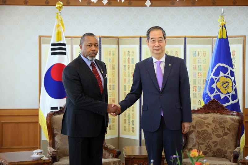 지난주 한국 방문했는데…<b>말라위 부통령</b> 태운 <b>군용기</b> 실종