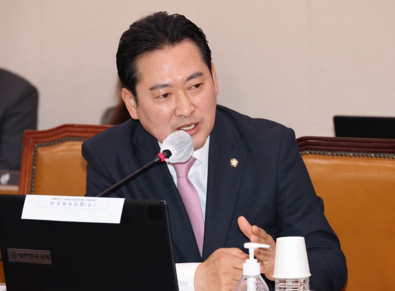 <b>장동혁</b>, '<b>원외</b> 대표 한계론'에 "<b>한동훈</b>, 비대위원장 때도 <b>원외</b>"