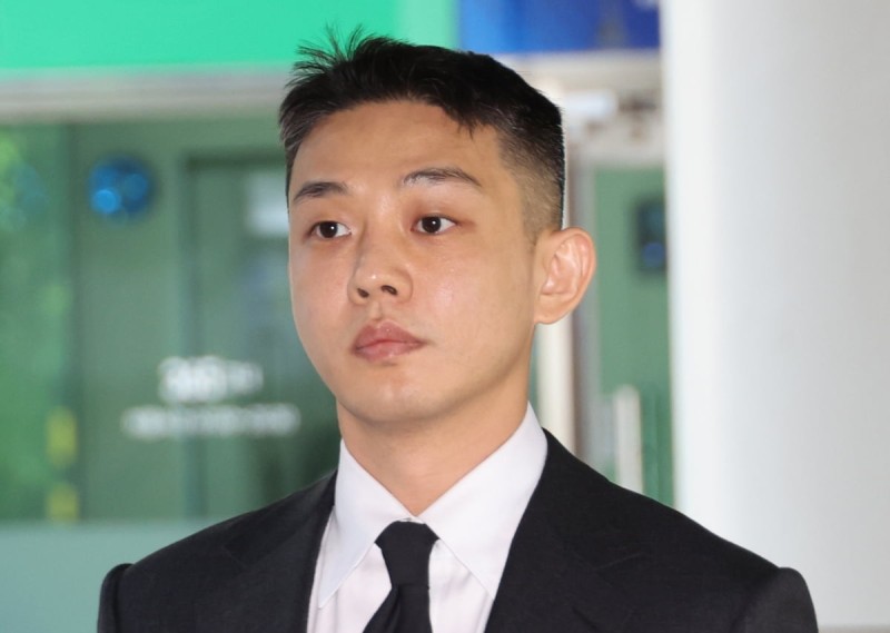 10초 시술에 수면 마취?…"<b>유아인</b>, 공포감 느껴" <b>주치의</b> 주장