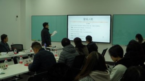 순천대학교 디지털 컨소시엄 교과목 '중국 고전을 활용한 콘텐츠 개발'을 수강하고 있는 학생이 과제로 개발한 콘텐츠를 중국어로 소개하고 있다.