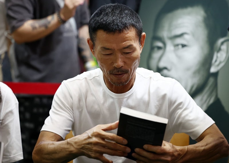 ‘아동학대 <b>혐의</b>’ <b>손웅정</b> 감독 등 3명 첫 <b>검찰</b>조사