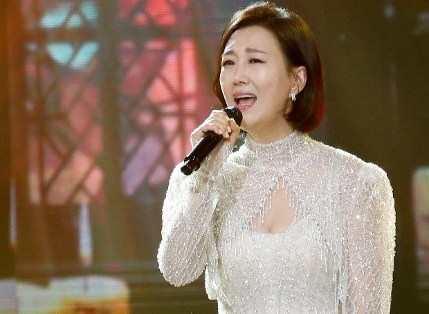 "건축가가 만드니 다르네"…장윤정, 100억대 빌라 산 까닭 [집코노미-핫! 부...