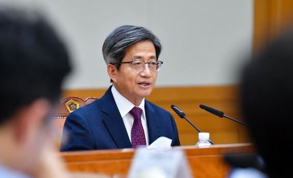 검찰, '<b>거짓</b> 해명 의혹' <b>김명수</b> 전 <b>대법원장</b> 소환 통보