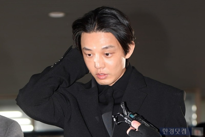 유아인, 동성 성폭행 혐의 입건…