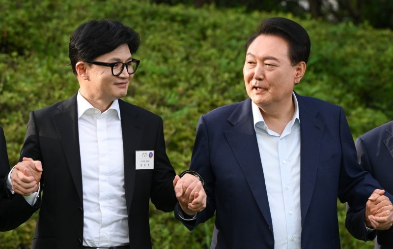 尹 <b>대통령</b>·<b>한동훈</b>, 용산서 비공개 회동…"1시간 30분 독대"
