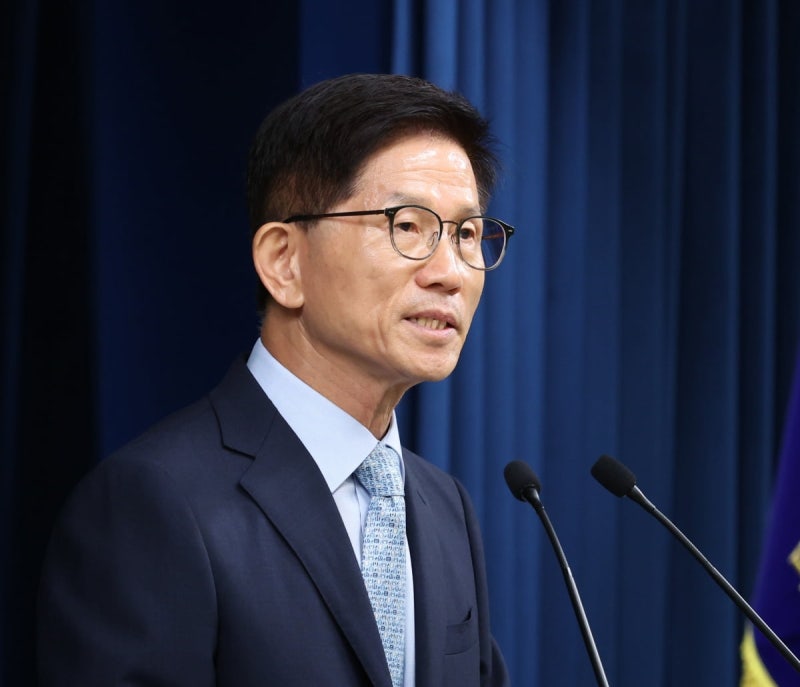 尹, 노동<b>장관</b>에 <b>김문수 지명</b>…金 "노동개혁 성공에 최선"