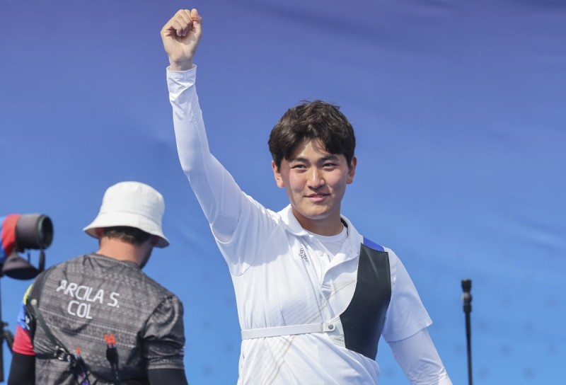 <b>김제덕</b>, 마지막 10점으로 극적 승리…한국 선수단 모두 8강 진출 [2024 파리올...