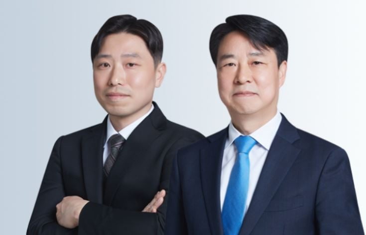 왼쪽부터 김대희 YK 분당 분사무소장, 이기석 YK 대표변호사. 사진=법무법인 YK