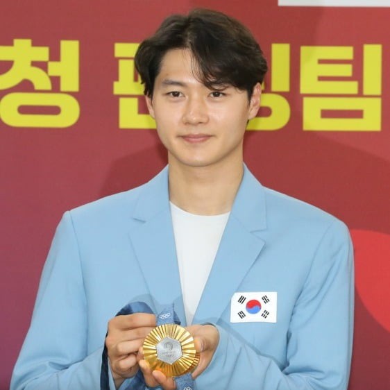 "성심당 뛰어넘겠다"…'대전의 아들' <b>오상욱</b> '금의환향' [2024 파리올림픽]