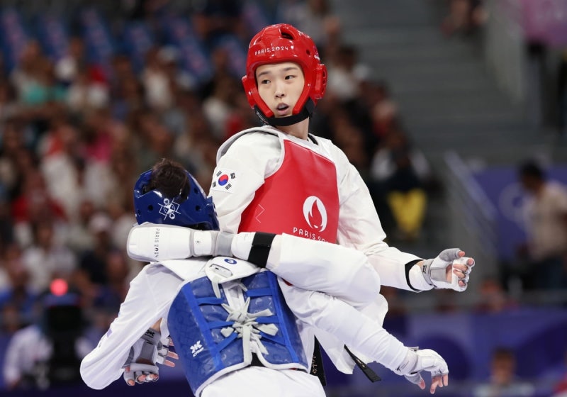 <b>태권도</b> <b>김유진</b>, 세계 5위 선수 꺾고 57급 <b>8강</b> 진출 [2024 파리올림픽]