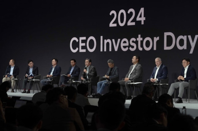 Attendees at the 'CEO Investor Day' held at Conrad Hotel in Yeouido, Seoul on the afternoon of the 28th./Photo=Yonhap News
