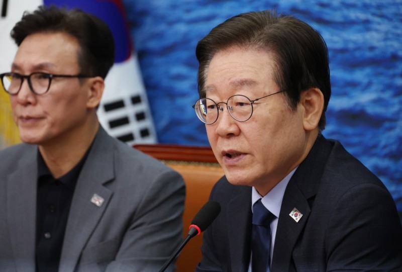 <b>이재명</b> "전화 못할 정도면 죽는 것…尹, <b>의료대란</b> 사과해야"