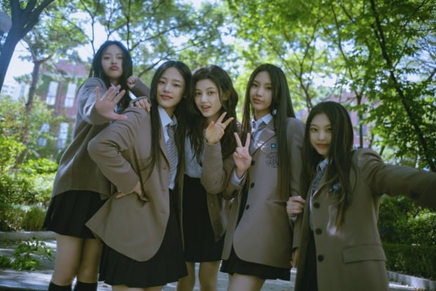 <b>어도어</b>, 사과 요구한 <b>신우석</b> 감독에 "과민반응…합의한 사항 제시하라"