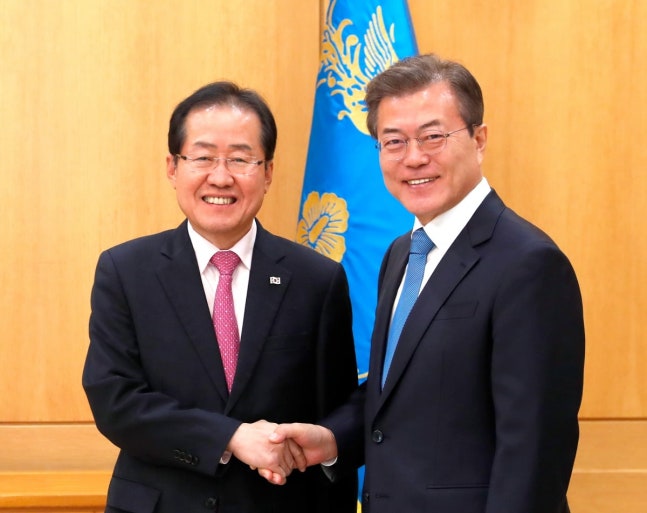 Hong Jun-pyo, Mayor of Daegu City, former President Moon Jae-in. / Photo=HankyungDB