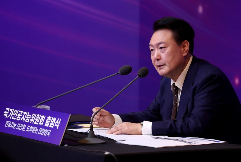 尹대통령 "2027년까지 AI 3대 강국…<b>국가 총력전</b> 선포"