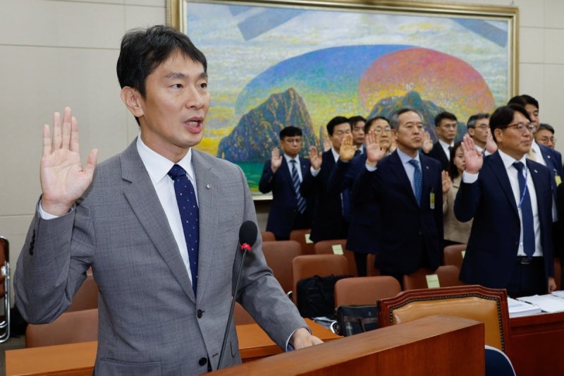 국감장 선 <b>이복현</b> 금감원장 "중대 <b>금융</b>사고 발본색원할 것"
