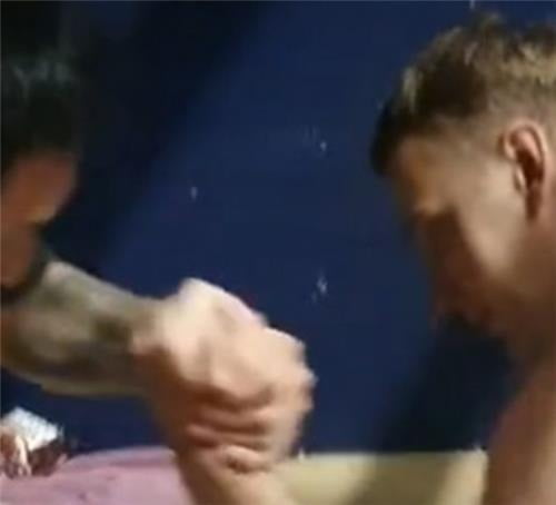 Scene of Mr. A arm wrestling with an inmate in a detention cell. /Photo: Bangkok Post SNS capture