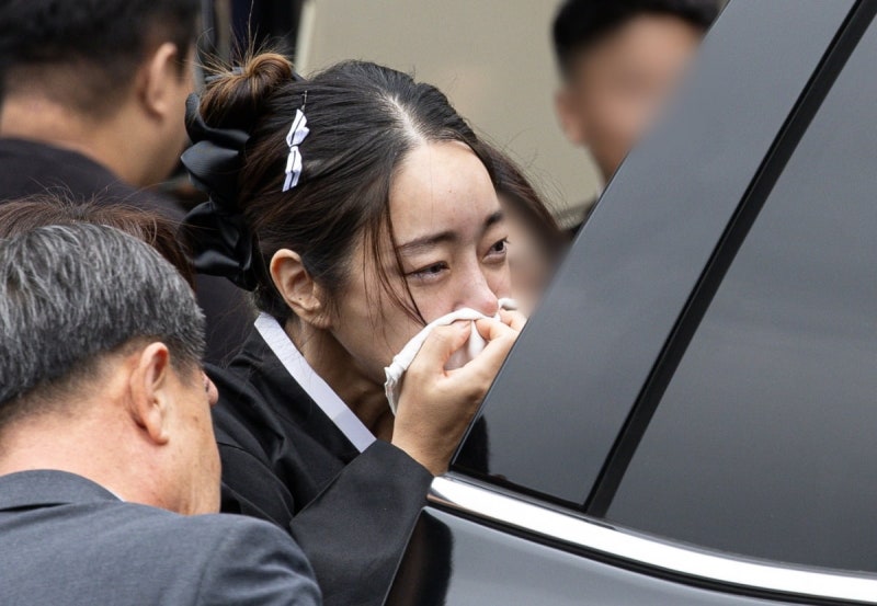 서효림 "<b>엄마</b>, 가지 마" 오열…故 <b>김수미</b> 눈물의 발인식