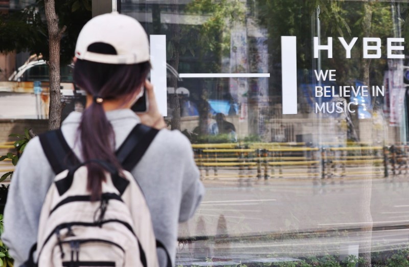 '타사 아이돌 비방' 내부 <b>문건</b>, <b>하이브</b> CEO "내용 부적절" 사과 [전문]