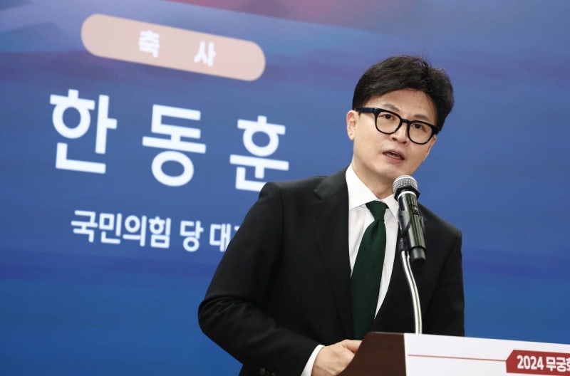 한동훈 가족 이름으로 尹<b>부부</b> 욕을?…<b>홍준표</b> "수사 의뢰해야"