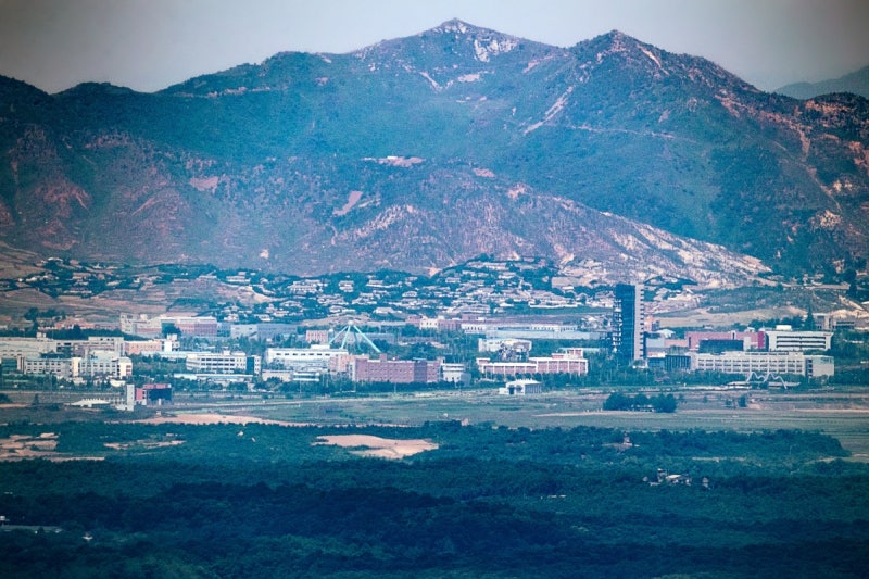 北, 한국이 만든 <b>개성공단</b> 전력공급용 <b>송전탑 전선</b> 끊었다 [종합]