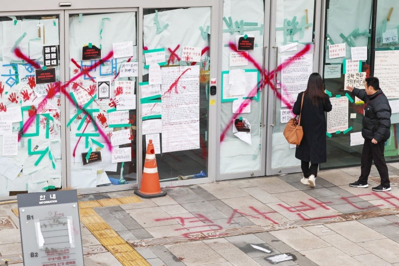 <b>동덕여대</b> 총학생회 "<b>본관</b> 점거 <b>해제</b>하겠다"…농성 23일 만