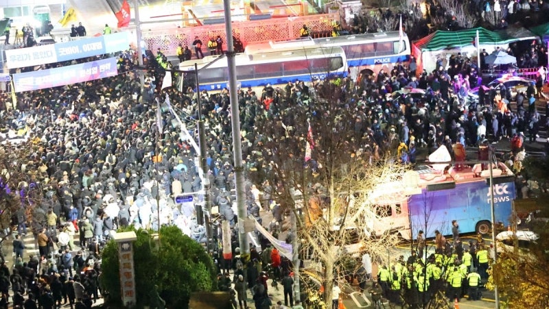 허구한 날 오더니…'<b>계엄 선포</b>'에도 긴급재난문자 잠잠했다