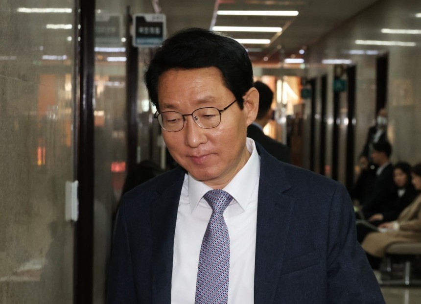 국민의힘 김상훈 의원이 9일 오전 국회 본청 원내대표실에서 열린 중진 의원 모임에 참석하고 있다. 사진=연합뉴스