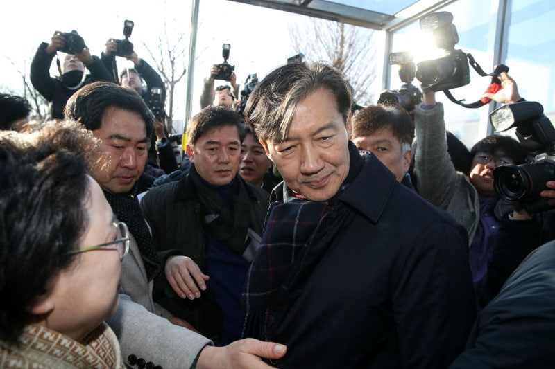 '구치소 <b>수감</b>' <b>조국</b> "이제 남은 것은 <b>검찰 해체</b>"