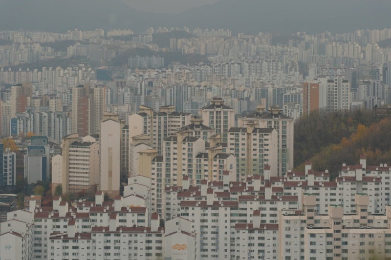 <b>민생</b>부터 챙긴다…'전세대출 DSR 적용' 무기한 연기